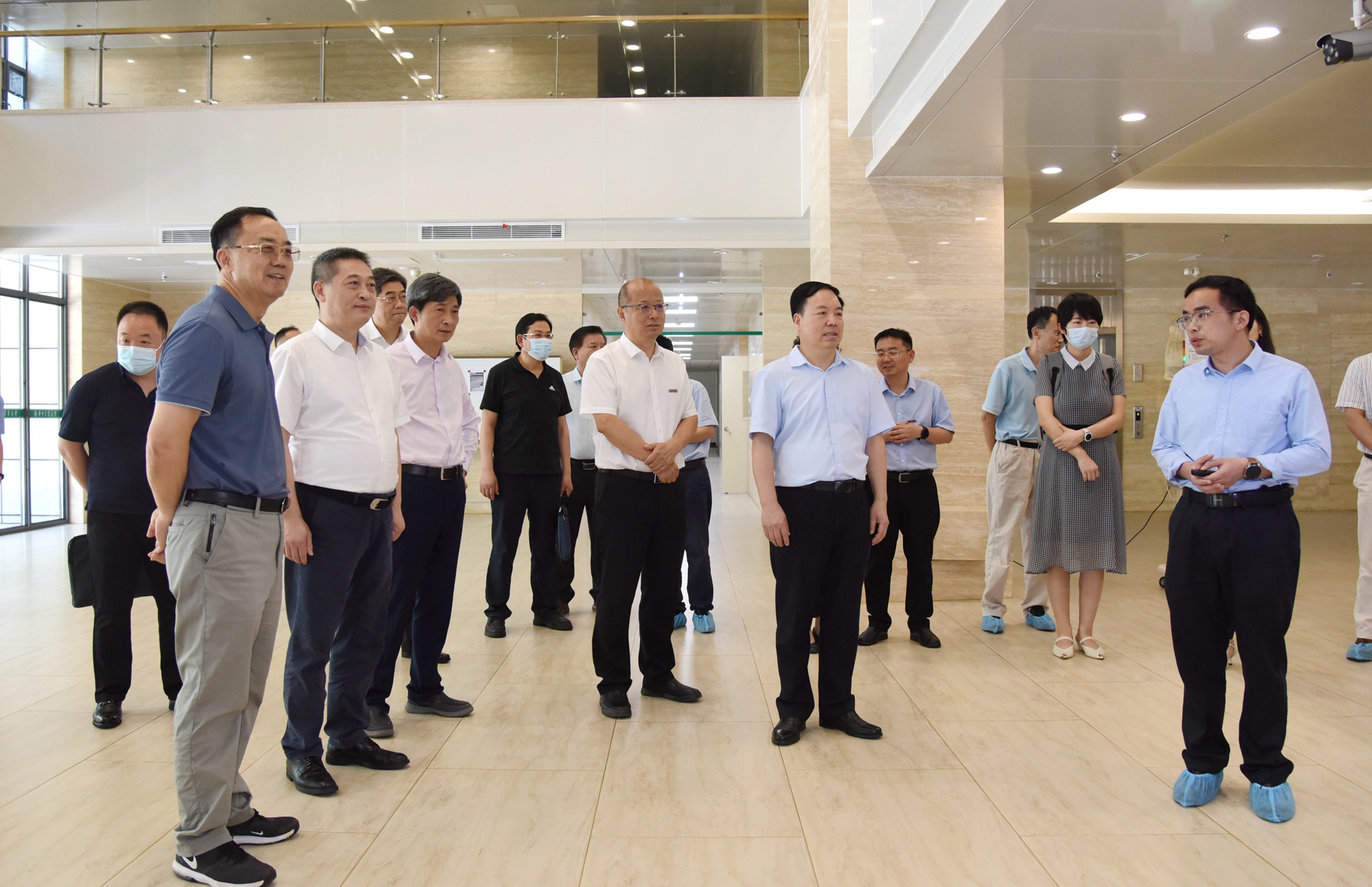 金安江汇报生物医学与健康性爱网发展基本情况(匡敏 摄)