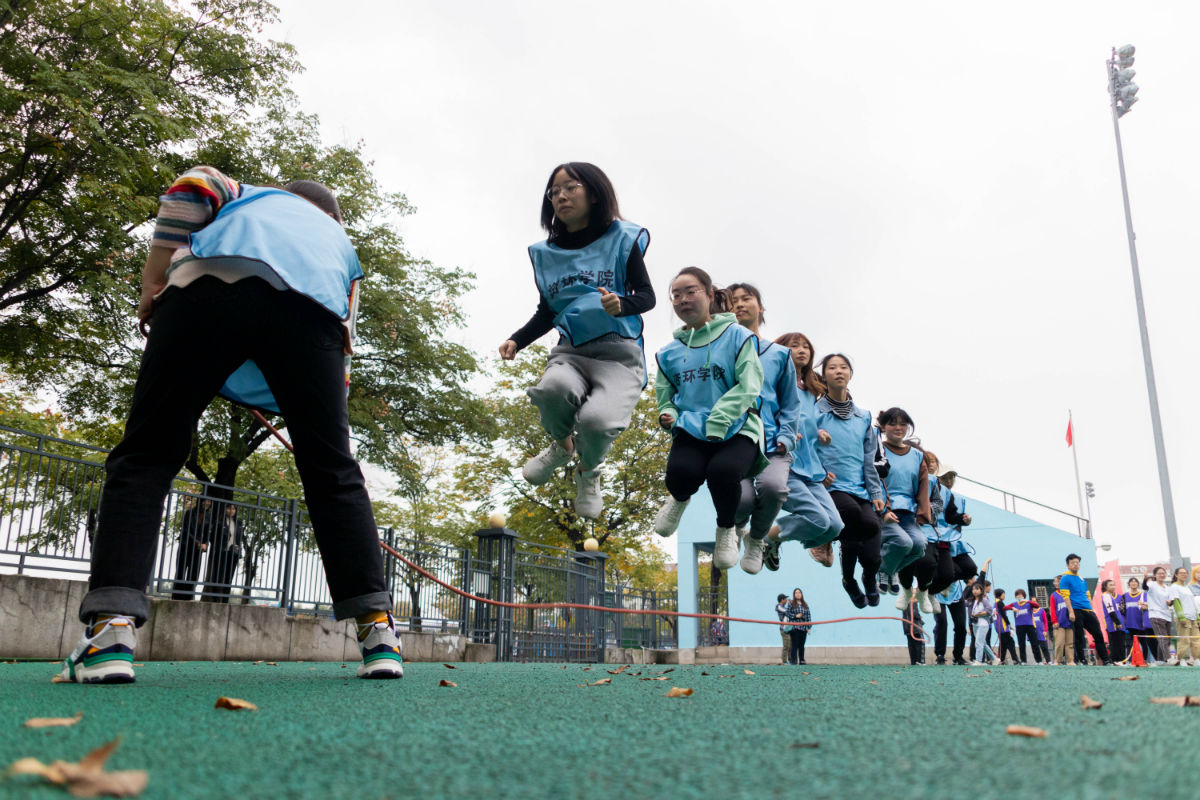 资环性爱网师生“大河之舞”比赛（学通社记者 周丹丹 摄）